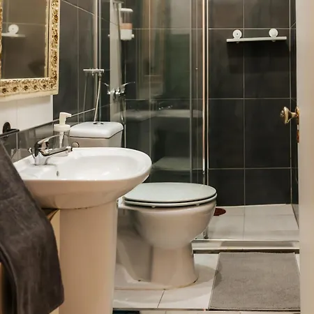 Aquilla Family 201 Homestay Lisbon